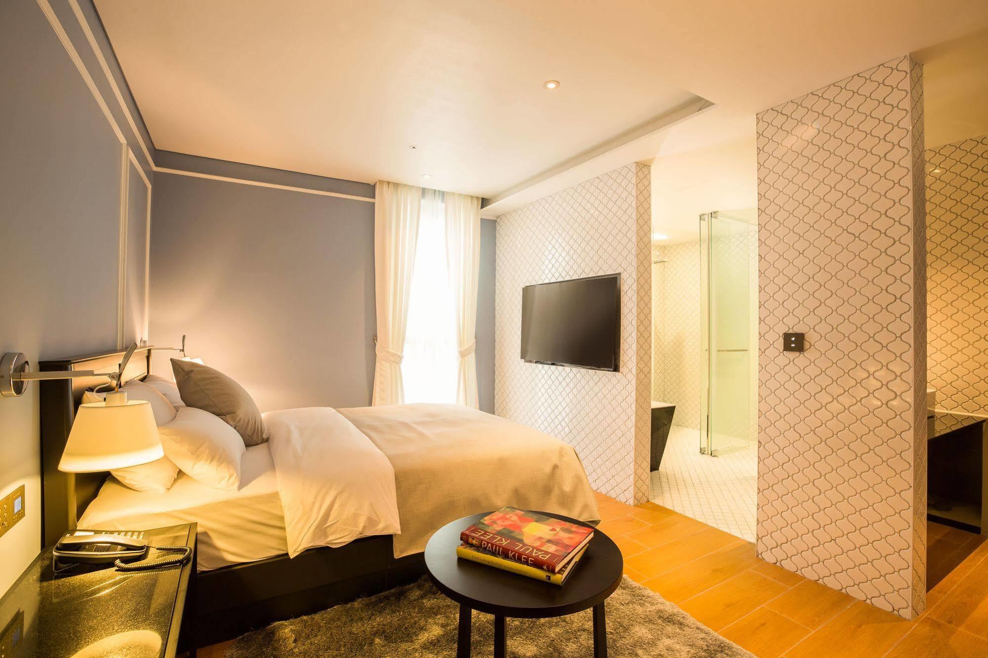 Trang Blue 3*